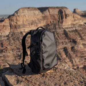WANDRD STRATUS Photo 18 black/wasatch green/uyuni purple
