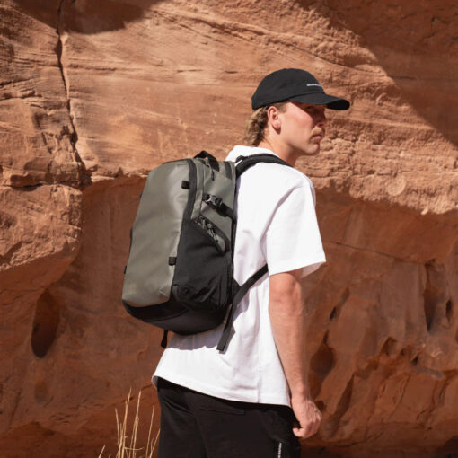 WANDRD STRATUS Photo 18 black/wasatch green/uyuni purple