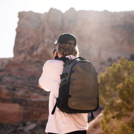 WANDRD STRATUS Photo 18 black/wasatch green/uyuni purple